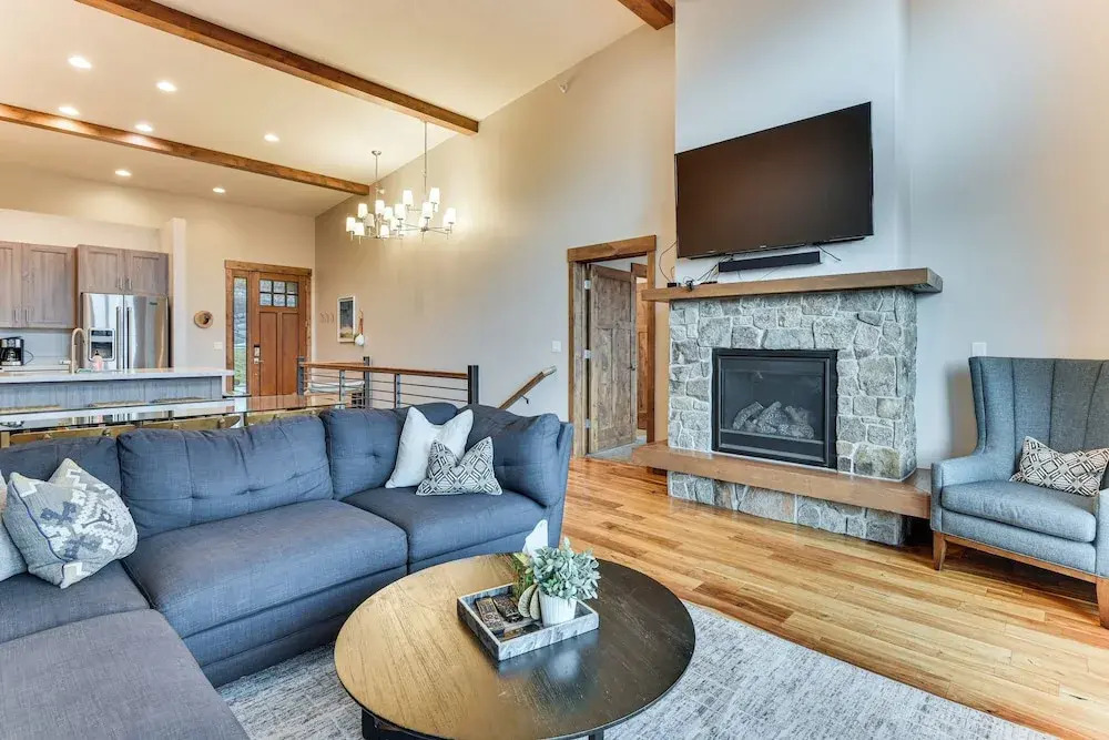 Luxe Eden Gem w/ Hot Tub: 6 Mi to Powder Mountain!