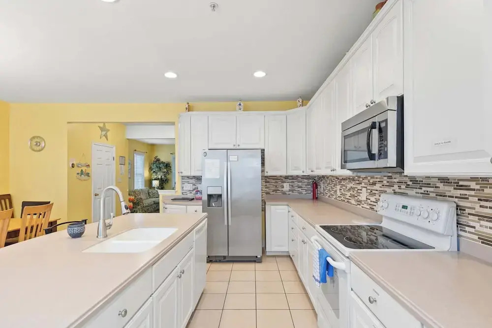 5 Corner Store Ln Sunset Island