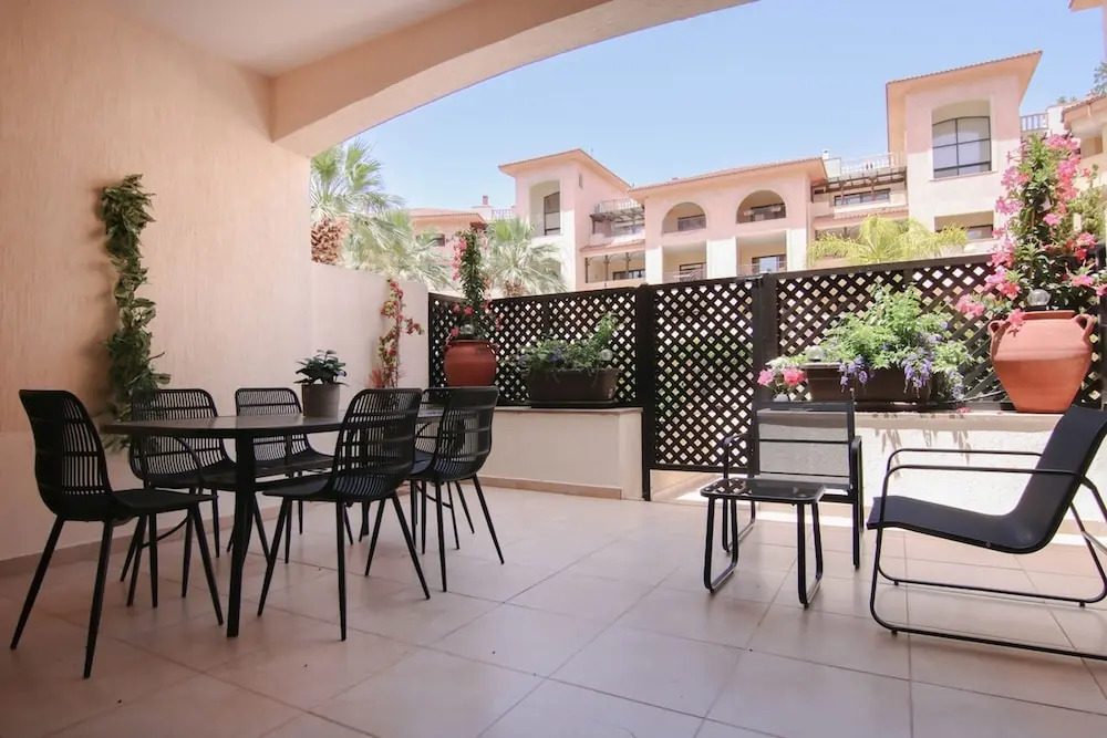 Queens Garden Residence Staycom