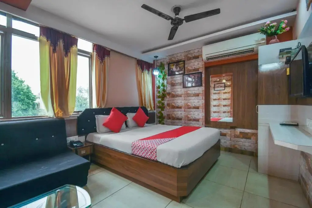 Hotel Golden Palace by OYO Rooms