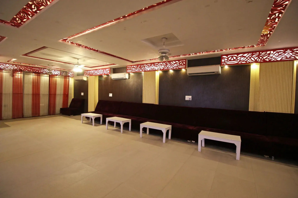 JK Hotel By OYO Rooms