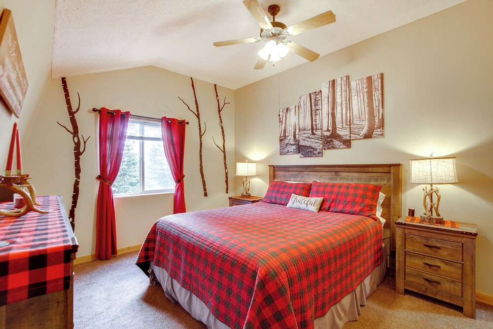 Duck Creek Village Cabin Near National Forest