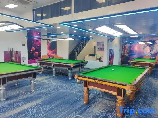 Zhonghai Vacation Homestay (Shantounan Railway Zhonghai Golden Coast Water Park)