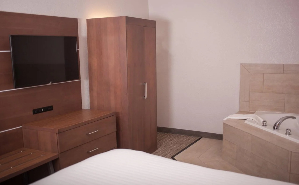 Holiday Inn Express & Suites Logan By IHG