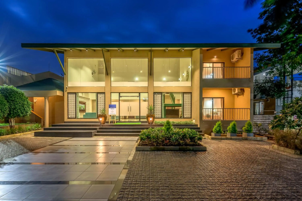 SaffronStays Amaltas, Nashik-10 Bedroom Pool Villa For Large Groups And Corporate Offsites