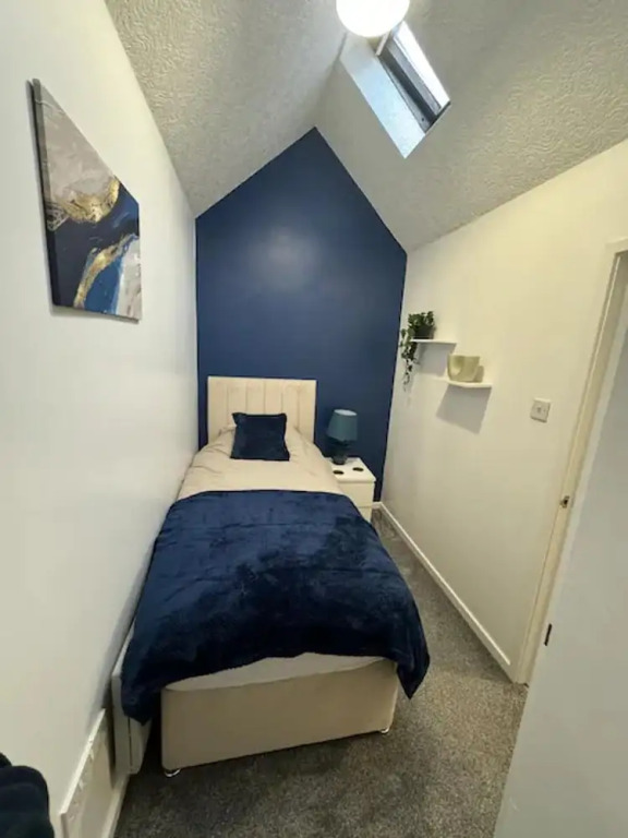 3 Floor 2 Bedroom House