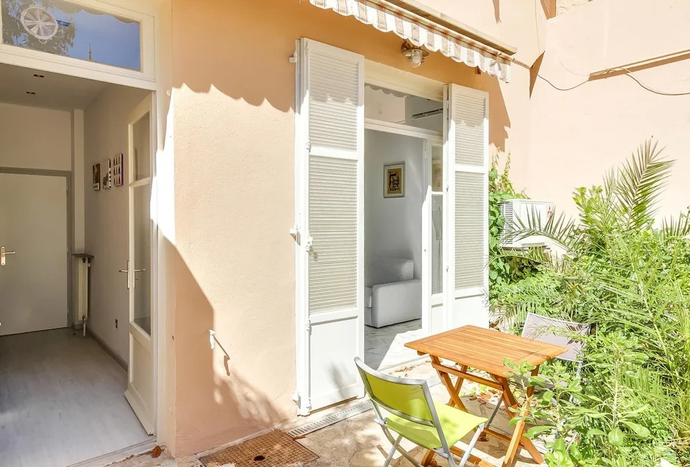 Palais Mire Juan Studio