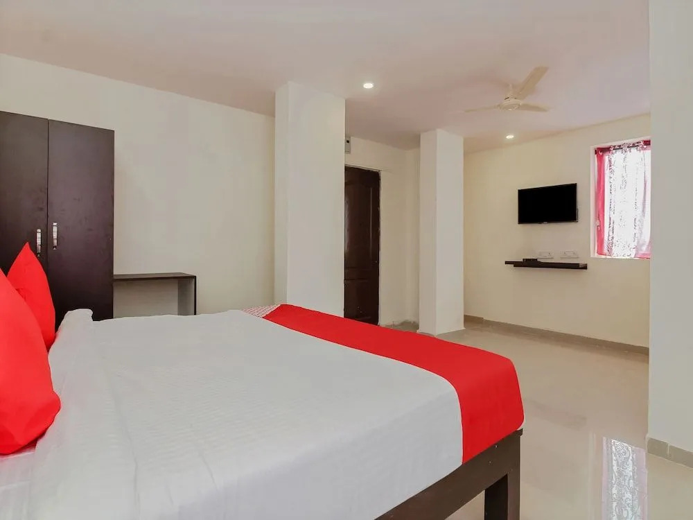 OYO 28743 Golconda Inn