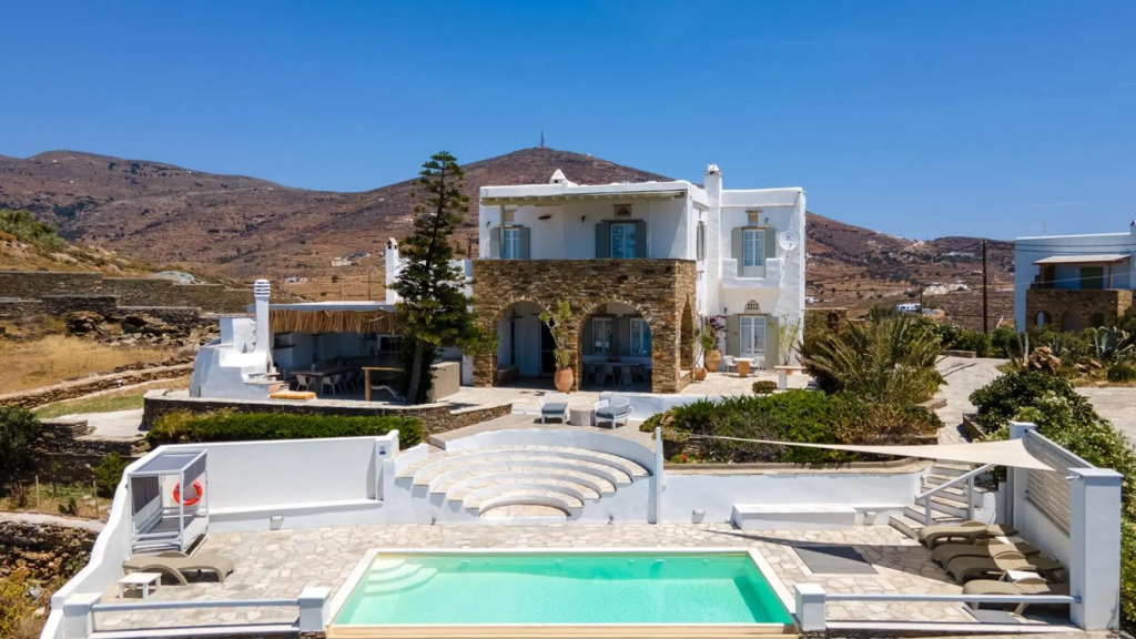 Maison Simone with private heated infinity pool & spectacular sea view