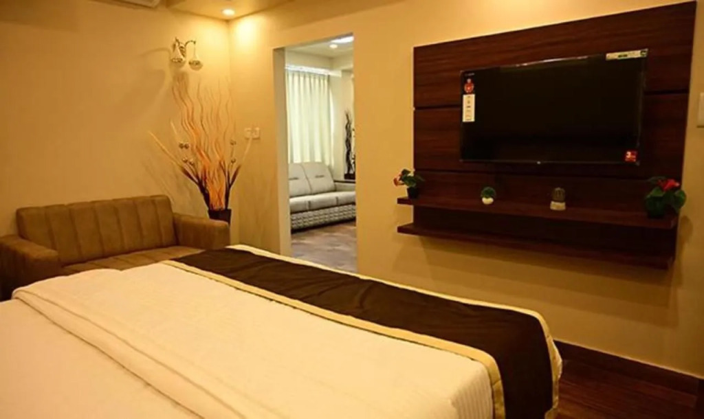 FabHotel Grand Falcon