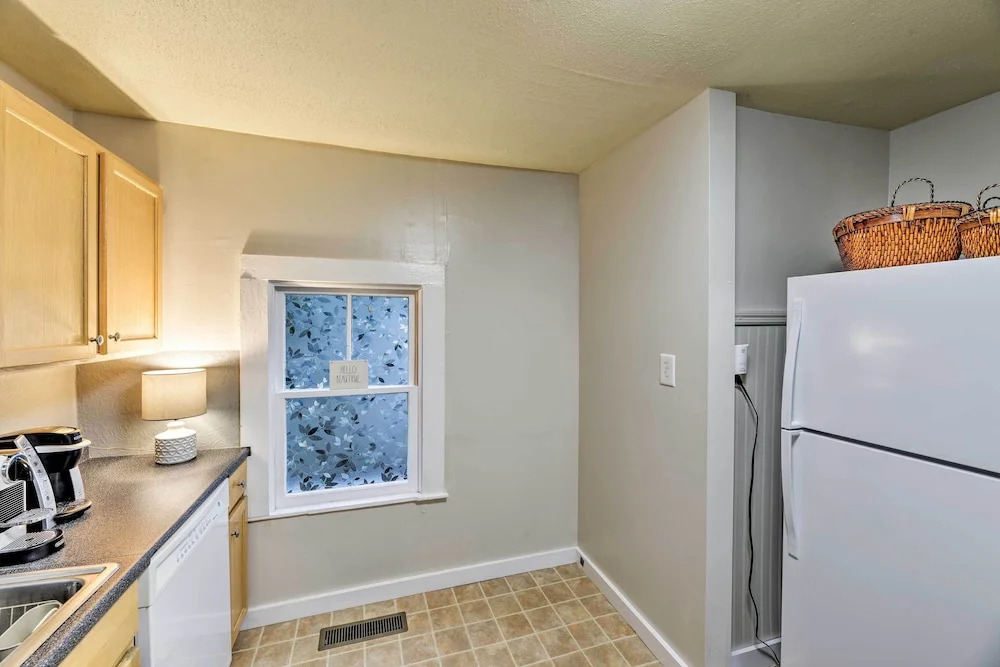 New Bern Home w/ Yard, Grill + Walkable Location