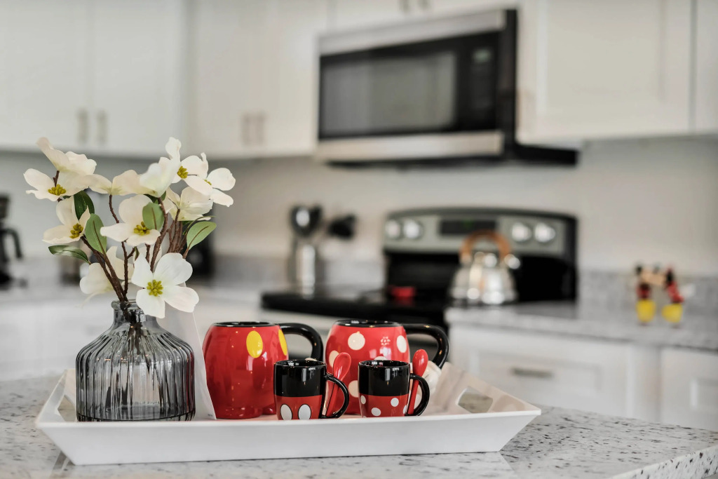 Mickey's Lakeside Villa: Relaxing, Spacious, & Fun, Kissimmee, US