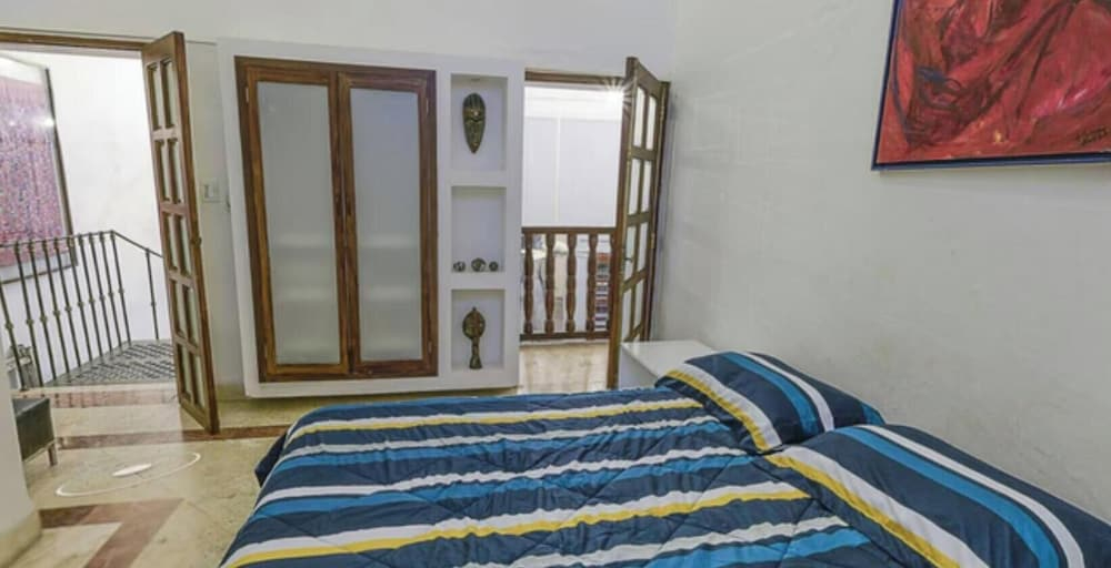 Luxury Large Apartment With Colonial Balcony