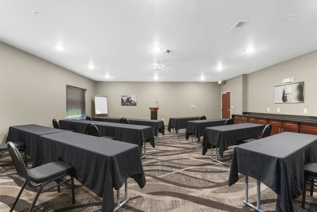 Cobblestone Hotel & Suites - Urbana