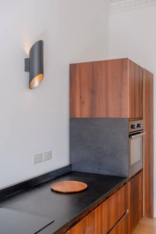 Stylish & Light Victorian 2BD Flat - Holland Park