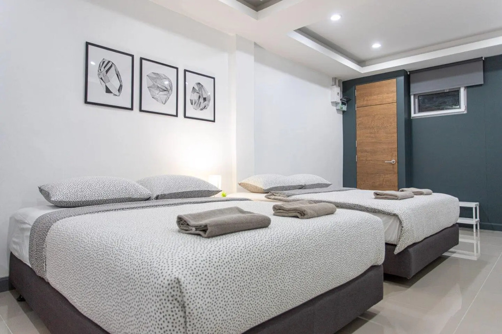 P1 Silom Pan large room full kitchen WIFI 4-6pax