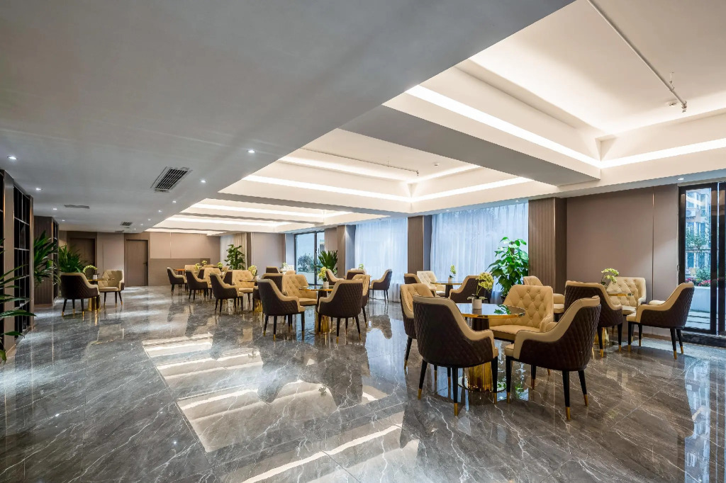 Rezen Holiday S Hotel (Chengdu South Railway Station)