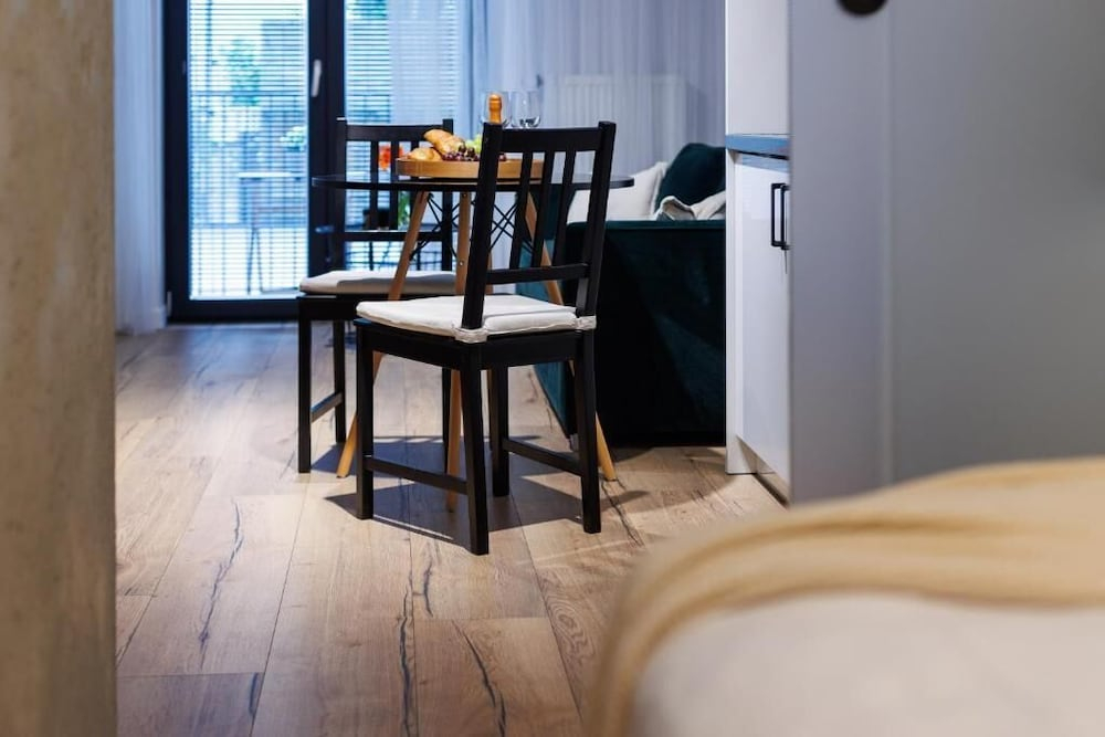 Malila Apartments Limanowskiego 37