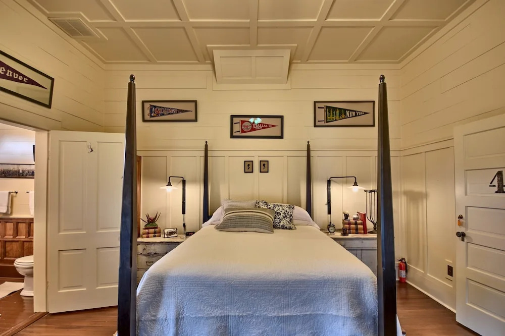 Heritage Sunday House