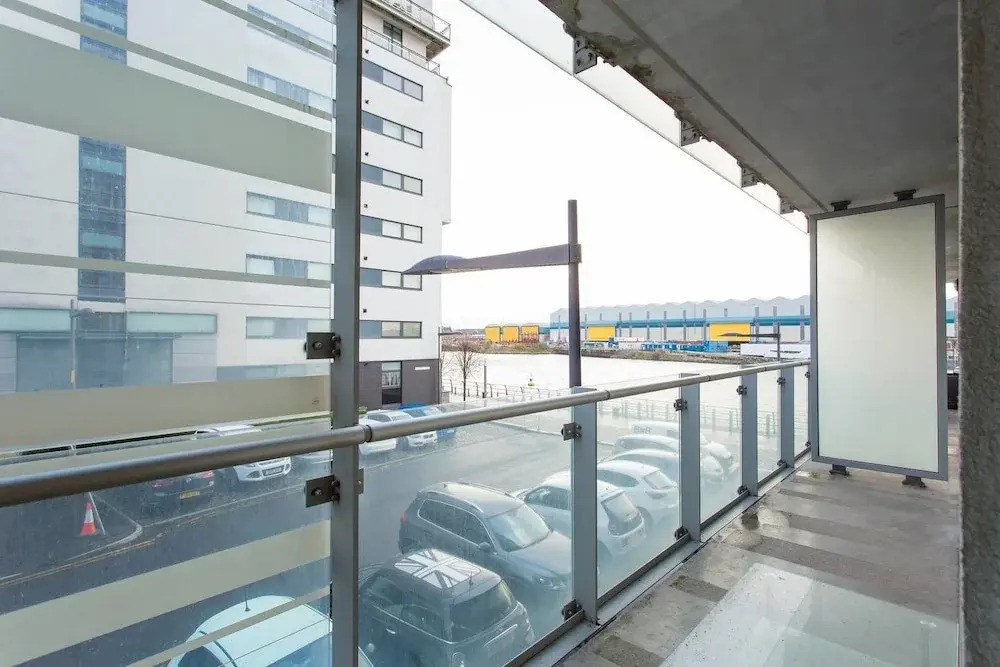 Bright Deco West End Apart Close to City Centre & Hydro W/ Parking