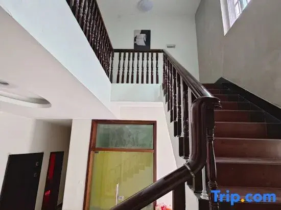 Jiuqinju Rest Xiangyang Audiovisual Homestay (Huaihua High speed Railway  Station Branch)