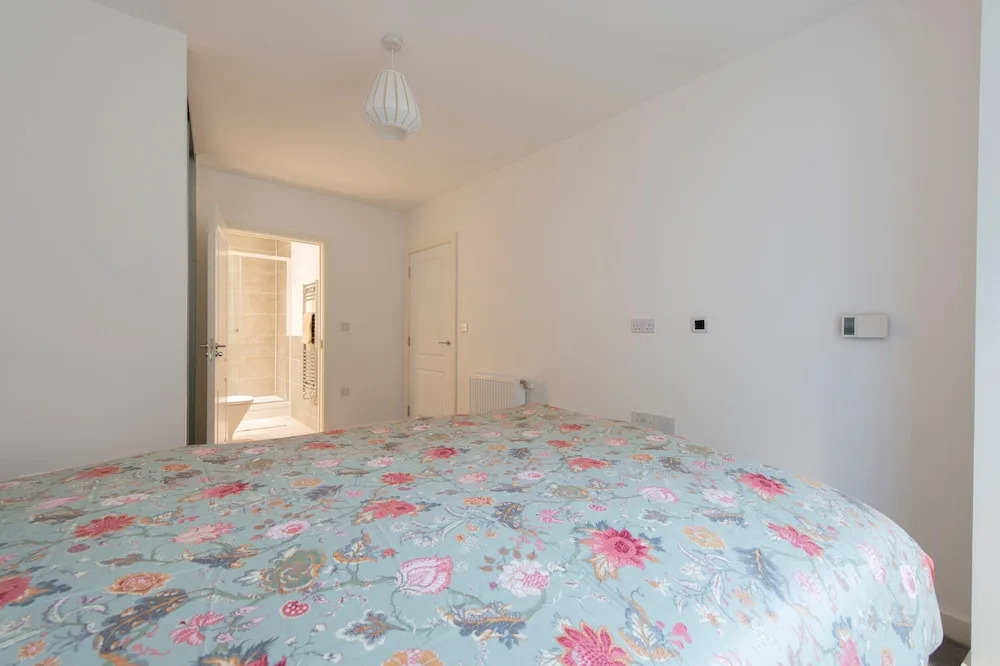 Stunning Luxury Stratford London 2 Bed Apartment