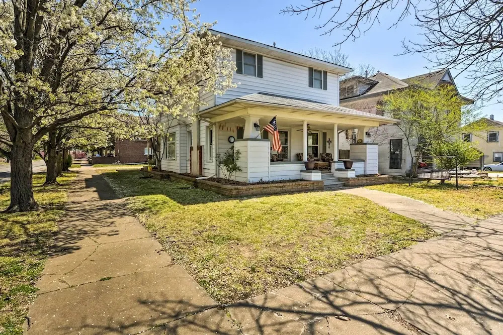 Charming Craftsman Home in Downtown Bartlesville!
