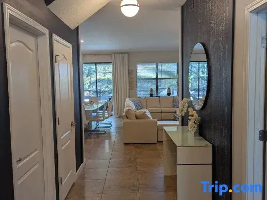 Spacious 6Bd/6Ba w/ Pool 10 mi from Disney!