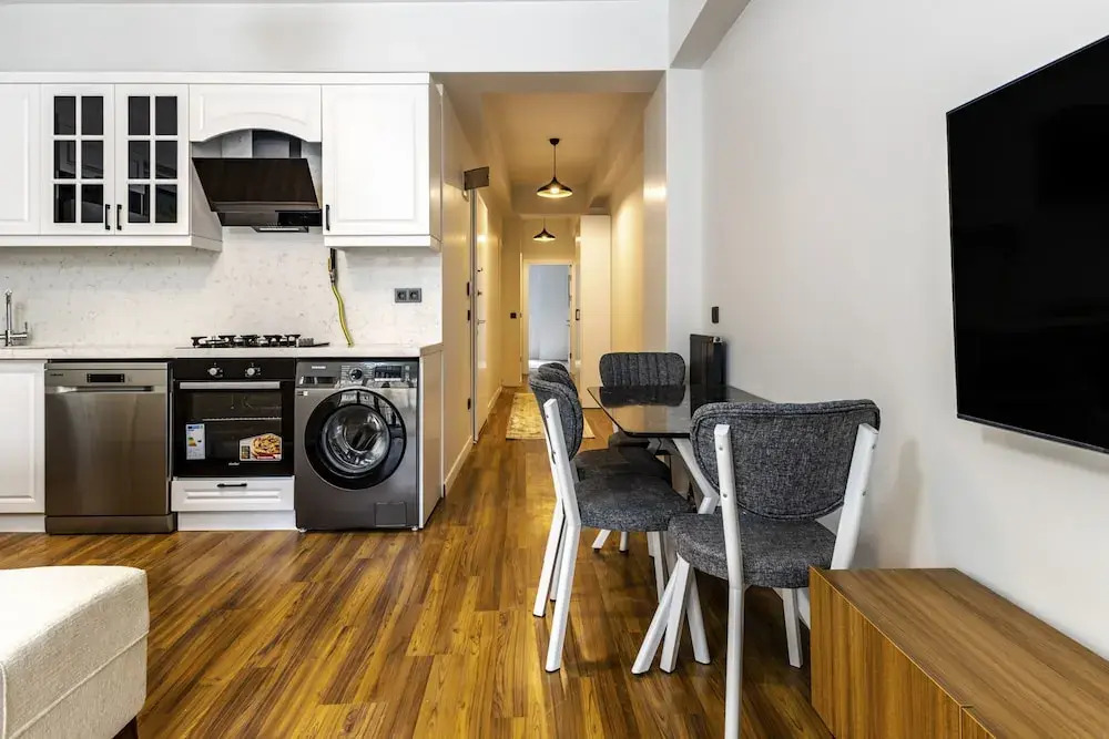 Modern Furnished Comfy 2 1 Flat in Sisli