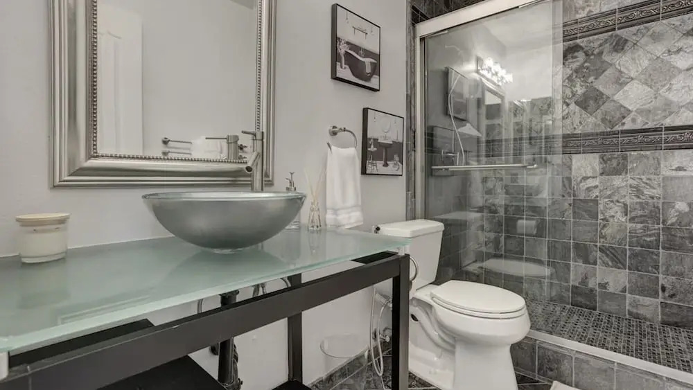 Executive 2 Bdrm Condo in the Heart of Biltmore!