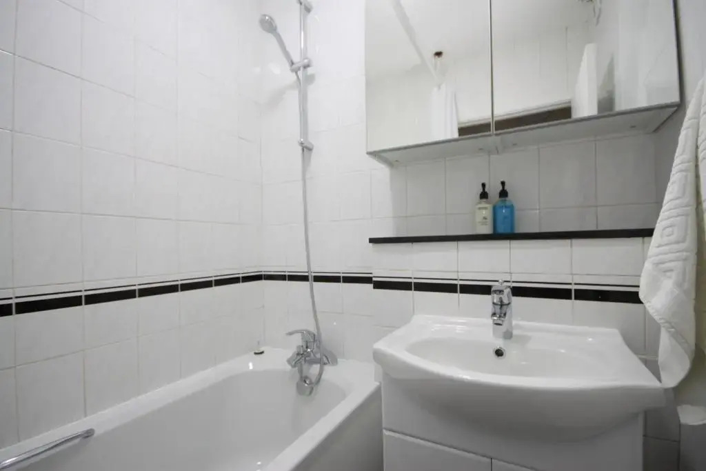 Camden Town Spacious 2 Bedroom Apartment - Sleeps 5 guests!