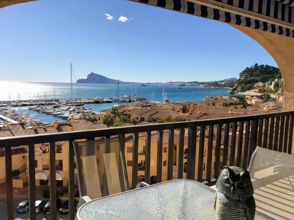 Sunny Escape by the Sea & Yacht Club