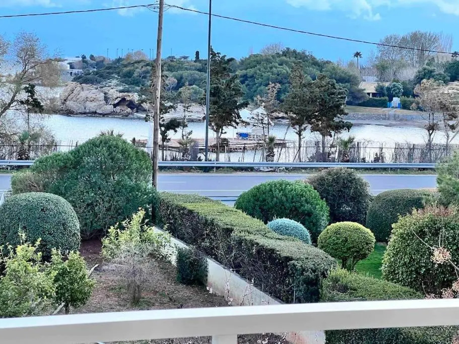 Lagonisi 2 bedroom luxury Apartment by the sea!