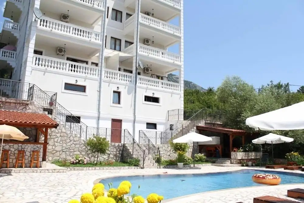 Villa Oasis with swimming pool