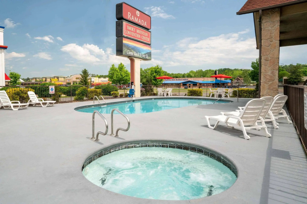 Ramada Pigeon Forge South Hotel