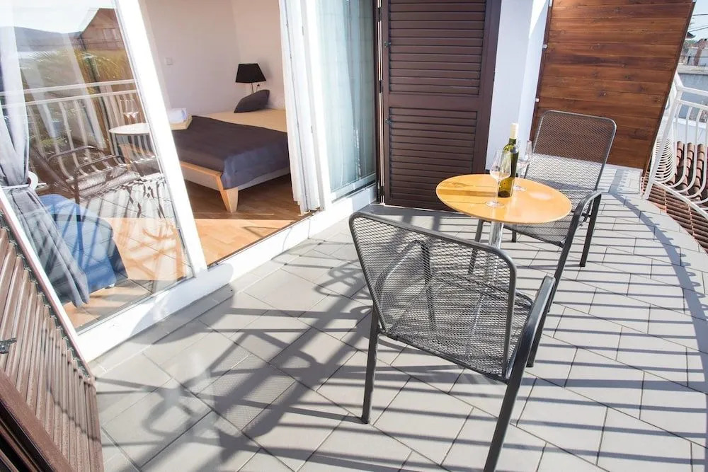 Lanterna Rooms