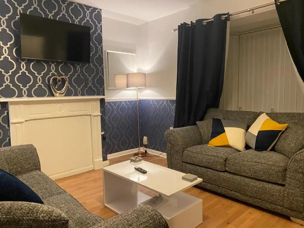 Cosy 3 Bedroom House, Free Parking & Wifi