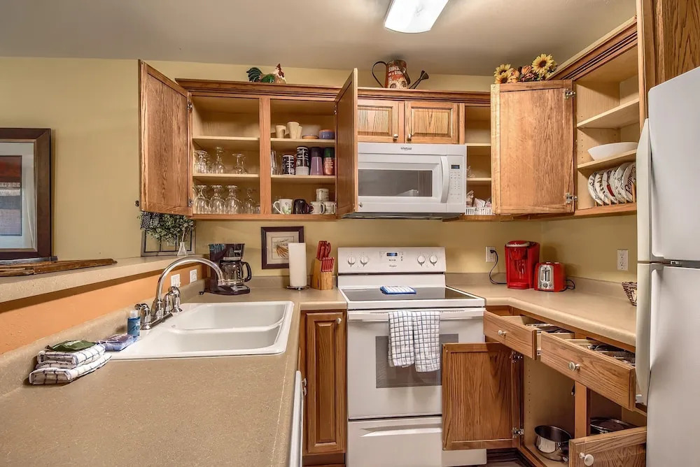 Ww E202 Schlitterbob Hideaway 3 Bedroom Condo by RedAwning