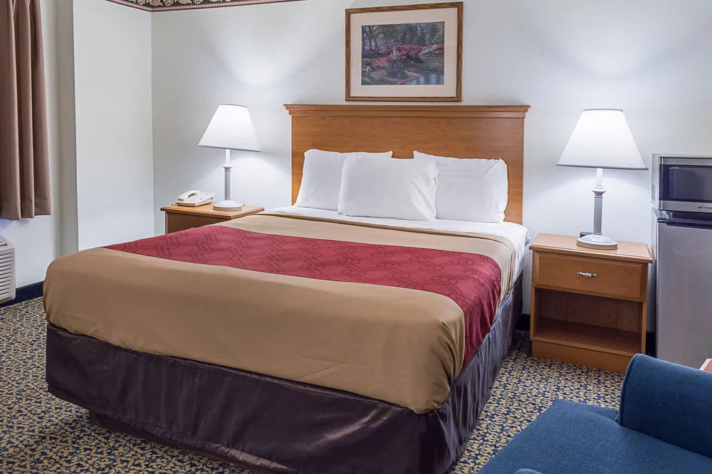 Econo Lodge South
