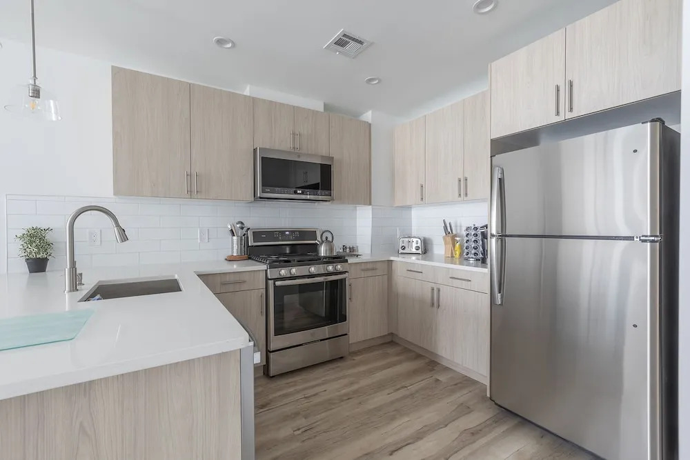 Sun-kissed 3BR Loft With Patio Minutes to NYC