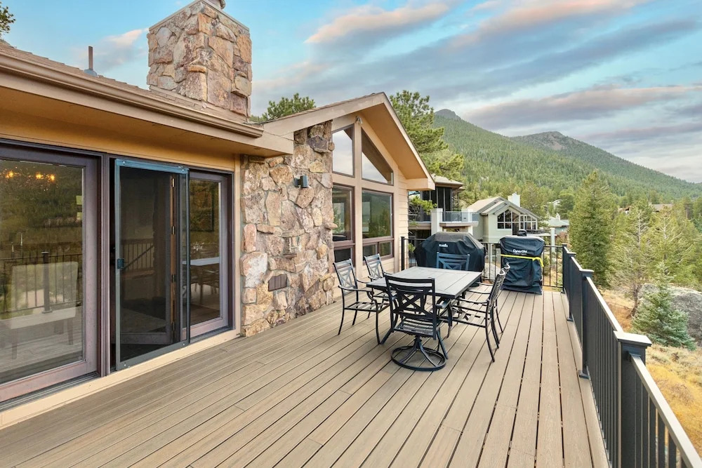 Alpenglow Vacation Home At Windcliff 4 Bedroom Home by RedAwning