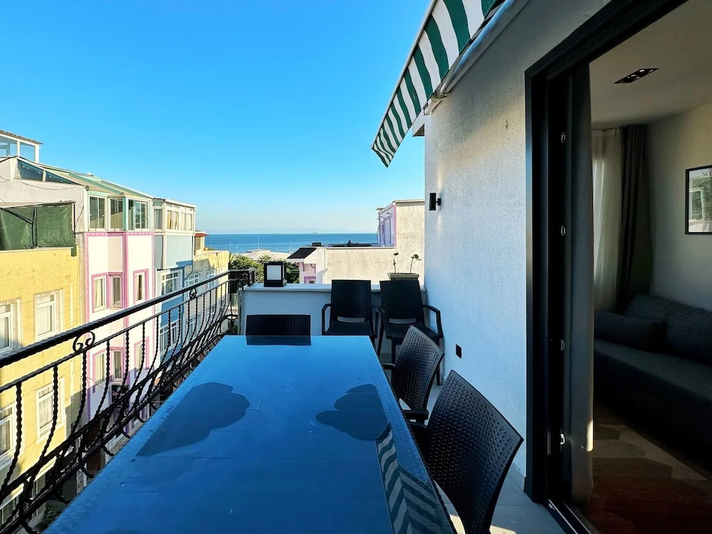 Sultan Pier Hotel