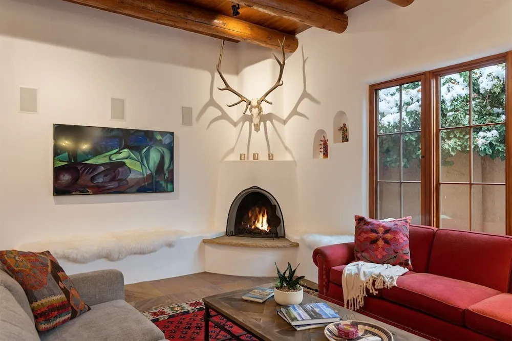 La Joya - Spacious and Historic Downtown Jewel