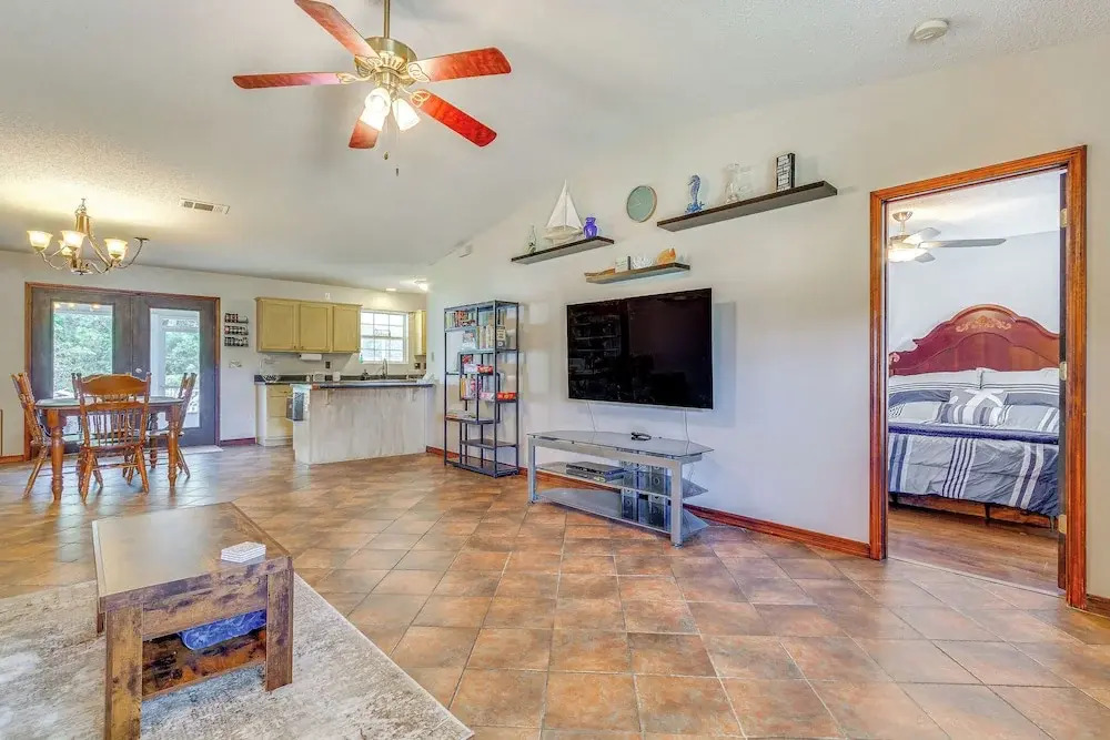 5 Mi to Navarre Beach: Home w/ Game Room & Yard