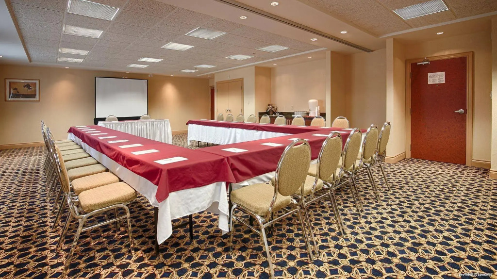 Best Western Plus Burlington Inn & Suites