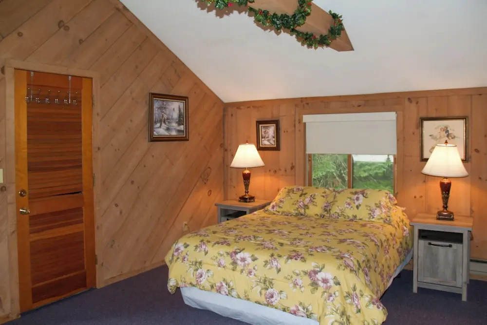 Cozy Mountain Retreat w/ Deck ~ 3 Mi to Mount Snow