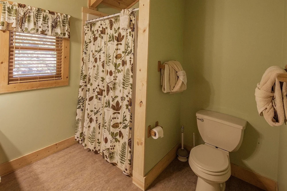 Er302 - Best Of Times Great Location-close To Town 2 Bedroom Cabin by RedAwning