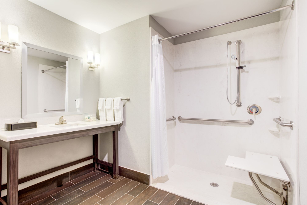 Holiday Inn & Suites Lafayette North by IHG