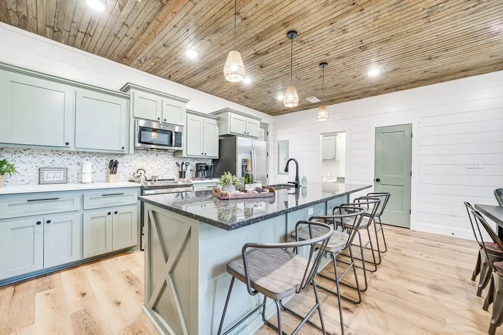 Broken Bow Cabin w/ Hot Tub & Covered Deck!