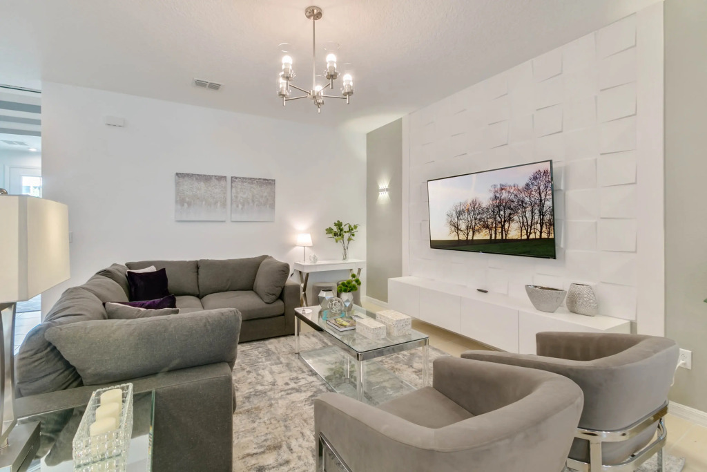 4 Bedrooms 4 Bathrooms Solara 8964 Ad